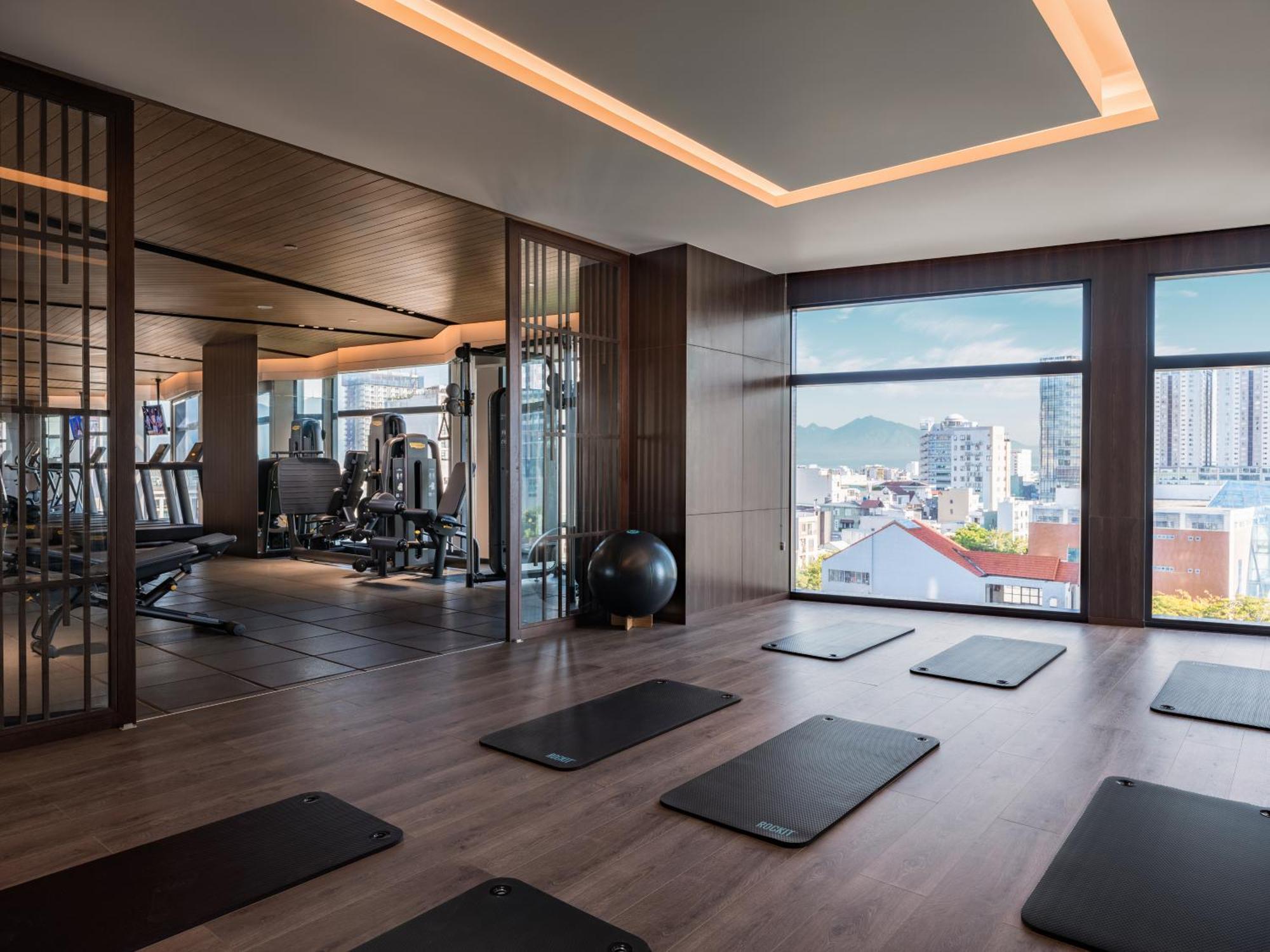 Crowne Plaza Danang City Centre By Ihg Exterior photo